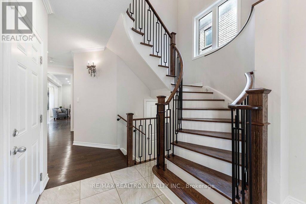 34 Vivian Creek Road, East Gwillimbury, Ontario  L0G 1M0 - Photo 7 - N13754518
