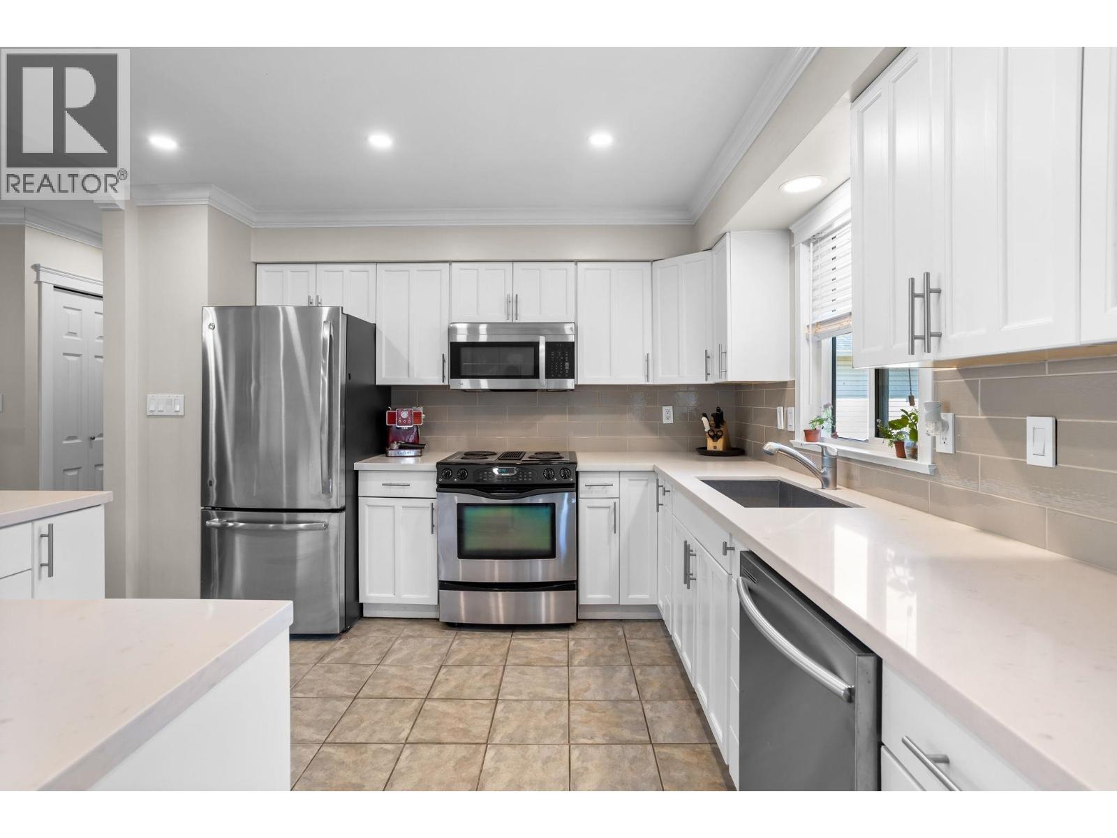 1949 Taylor Street, Port Coquitlam, British Columbia  V3C 4M1 - Photo 10 - R3159451