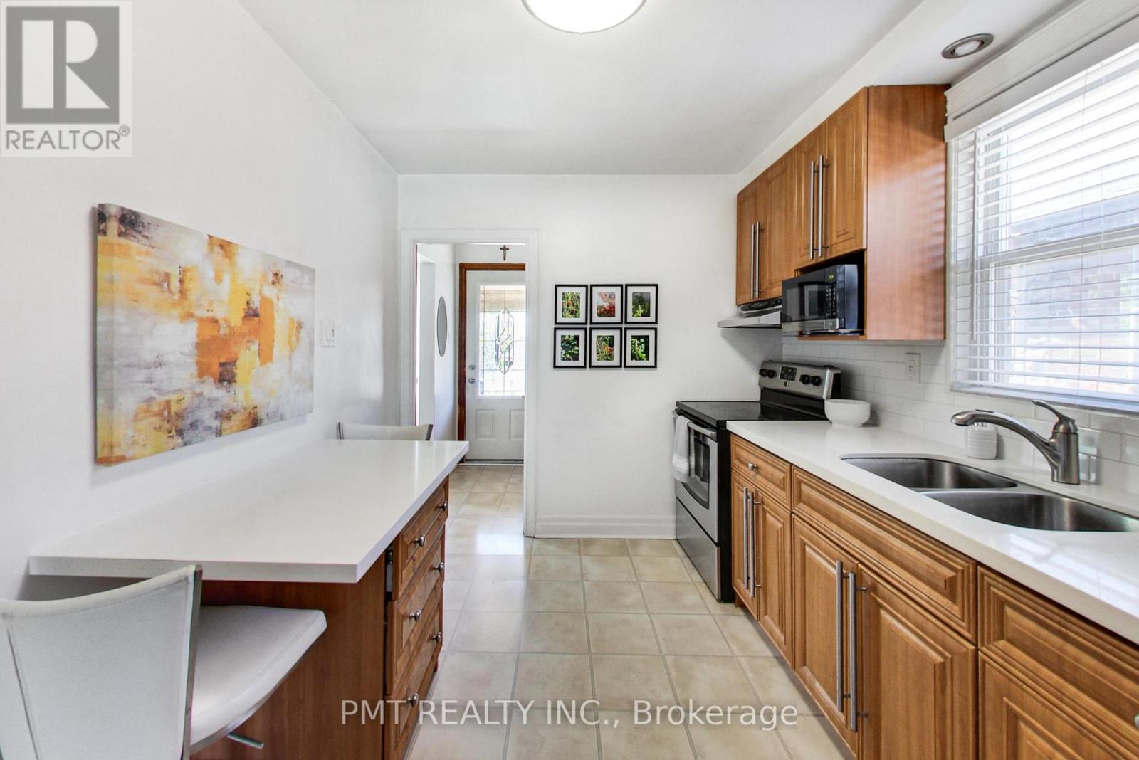 25 Ronald Avenue, Toronto, Ontario  M6E 4M5 - Photo 15 - W13754430
