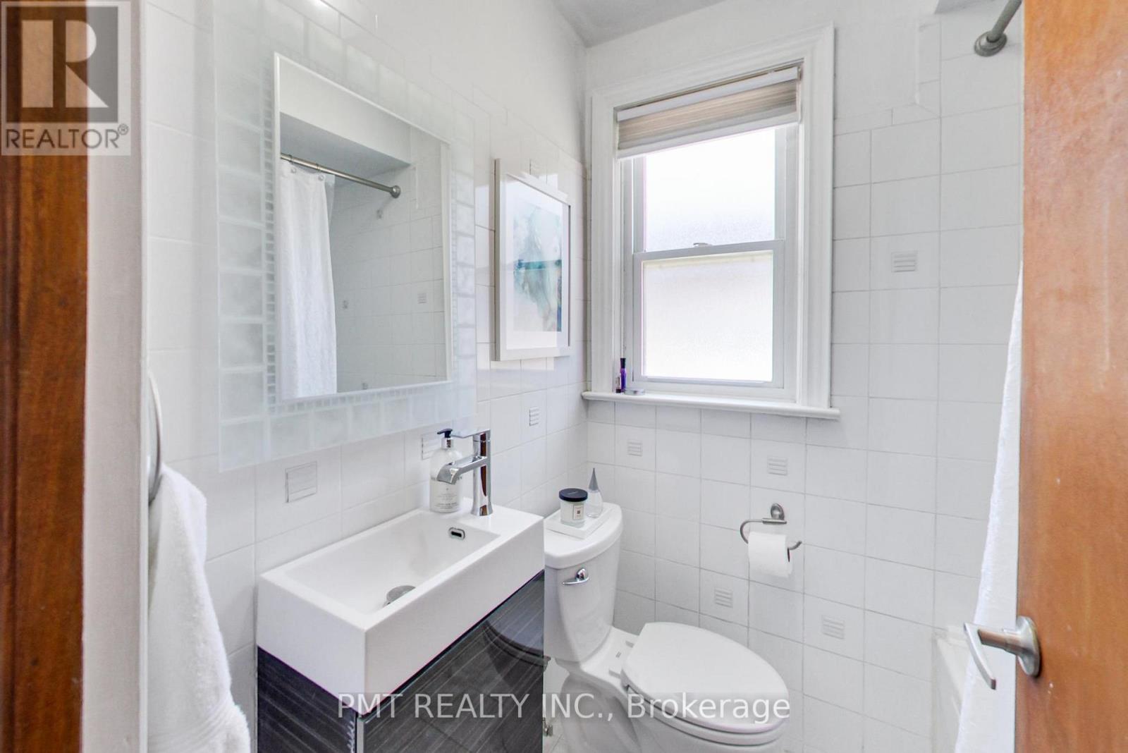 25 Ronald Avenue, Toronto, Ontario  M6E 4M5 - Photo 16 - W13754430