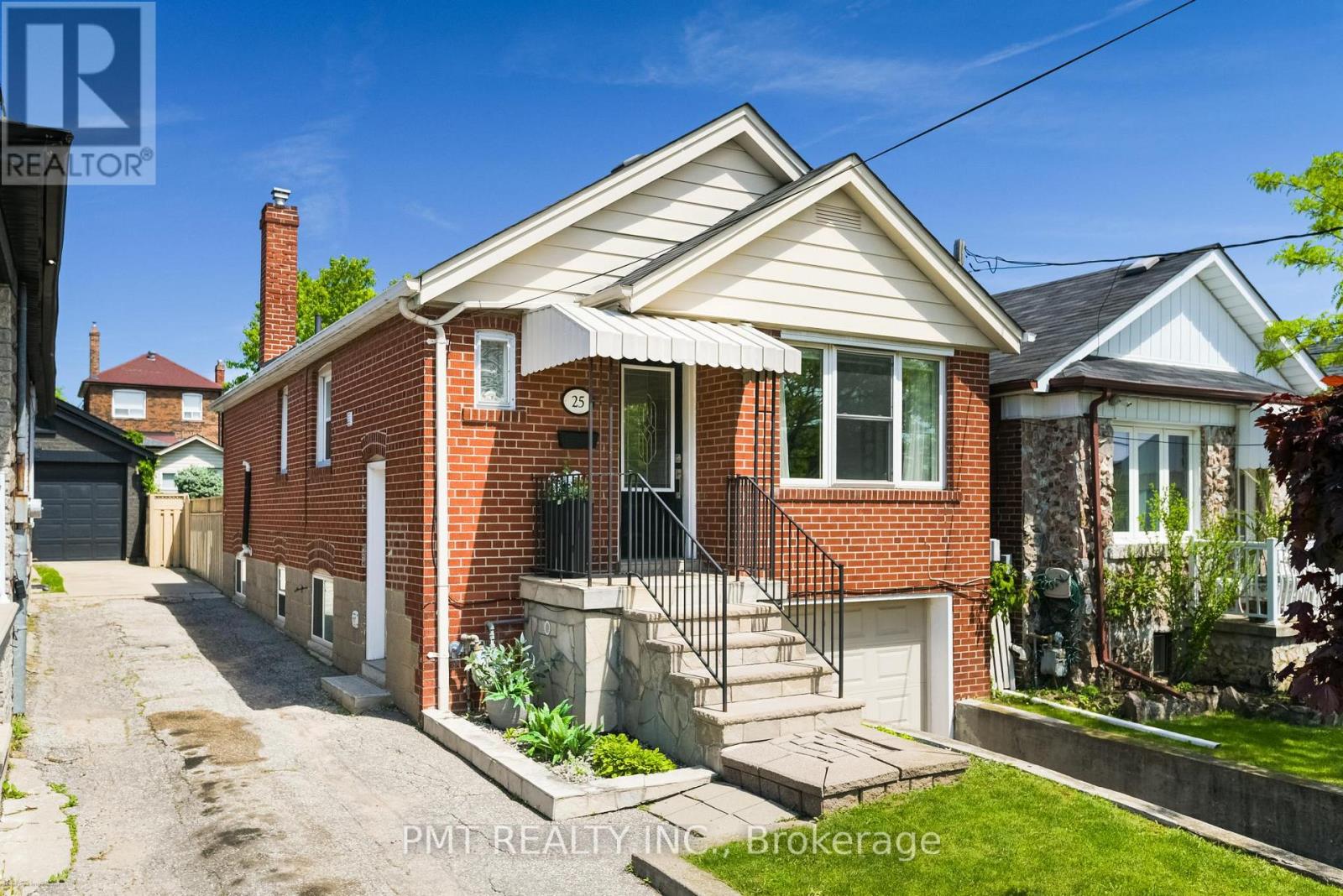 25 Ronald Avenue, Toronto, Ontario  M6E 4M5 - Photo 2 - W13754430