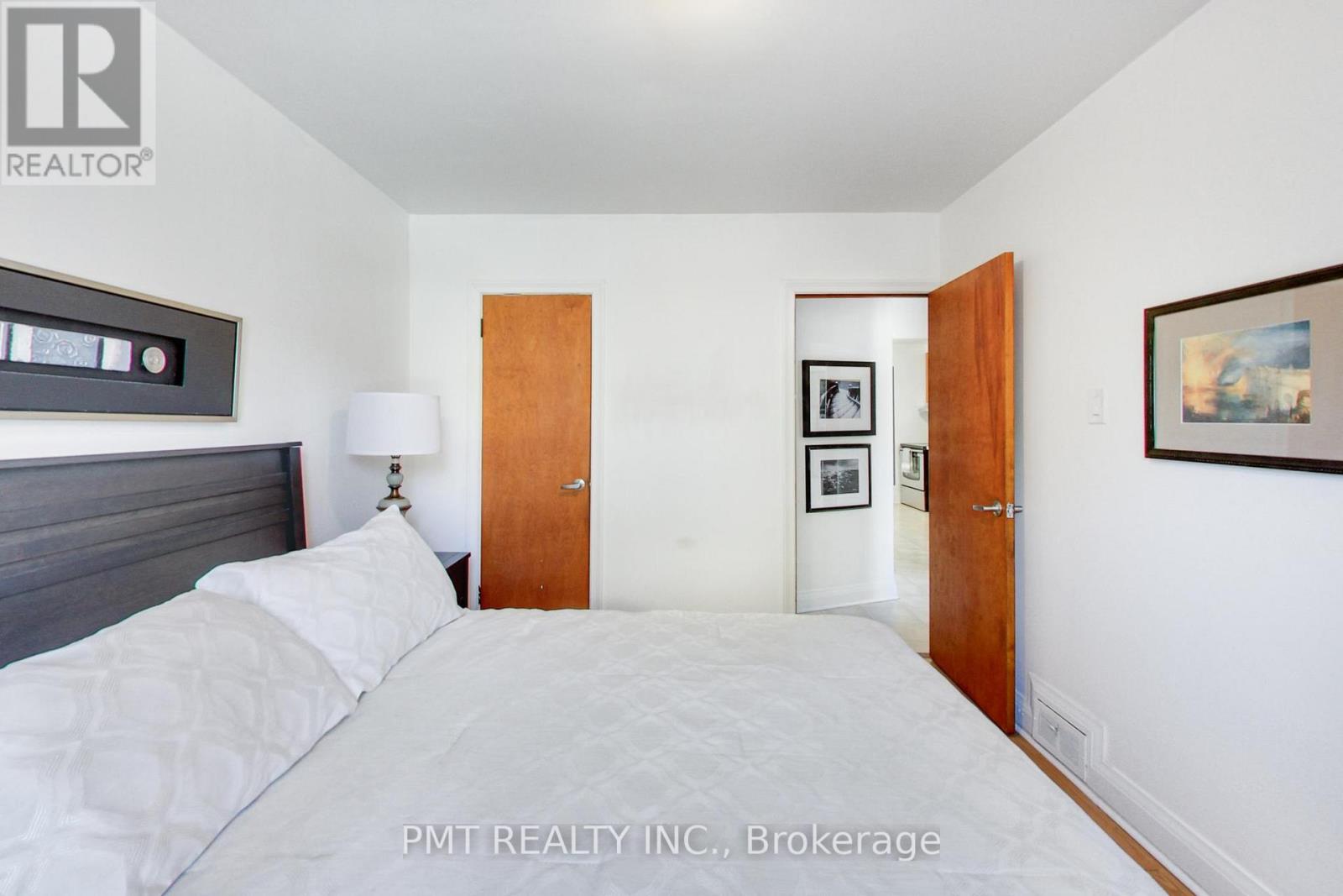 25 Ronald Avenue, Toronto, Ontario  M6E 4M5 - Photo 21 - W13754430