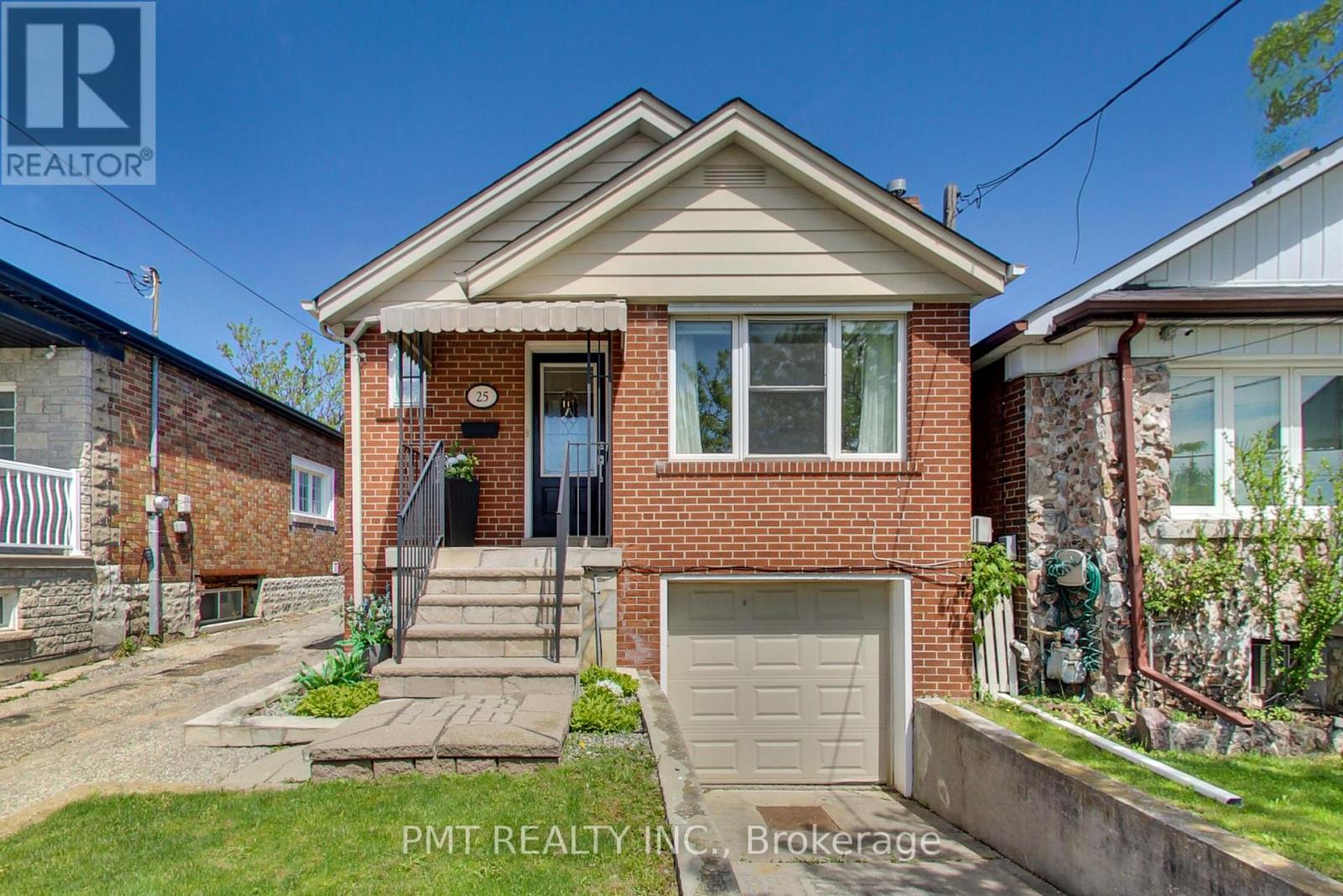 25 Ronald Avenue, Toronto, Ontario  M6E 4M5 - Photo 4 - W13754430