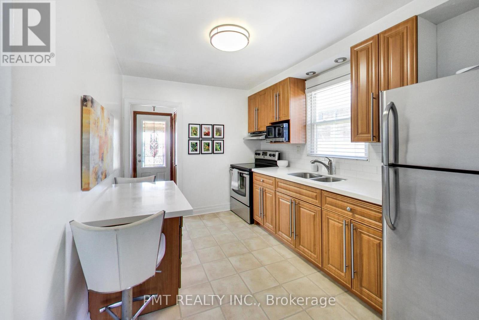 25 Ronald Avenue, Toronto, Ontario  M6E 4M5 - Photo 7 - W13754430