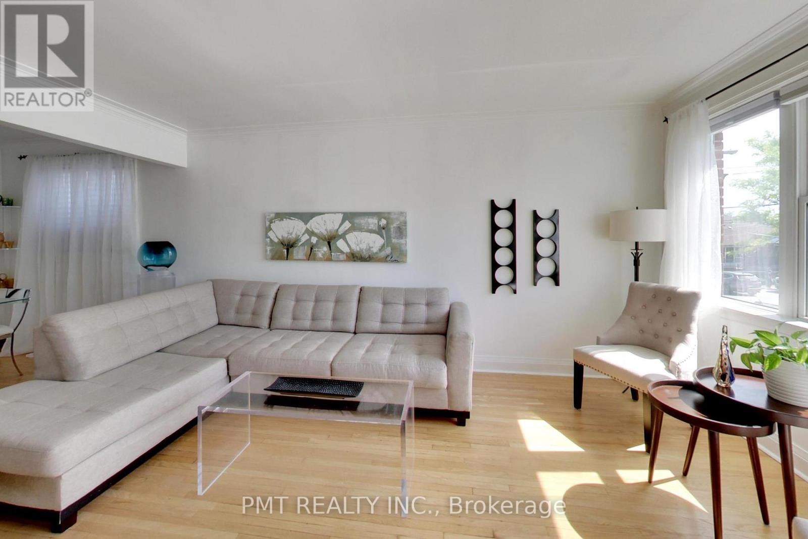 25 Ronald Avenue, Toronto, Ontario  M6E 4M5 - Photo 9 - W13754430