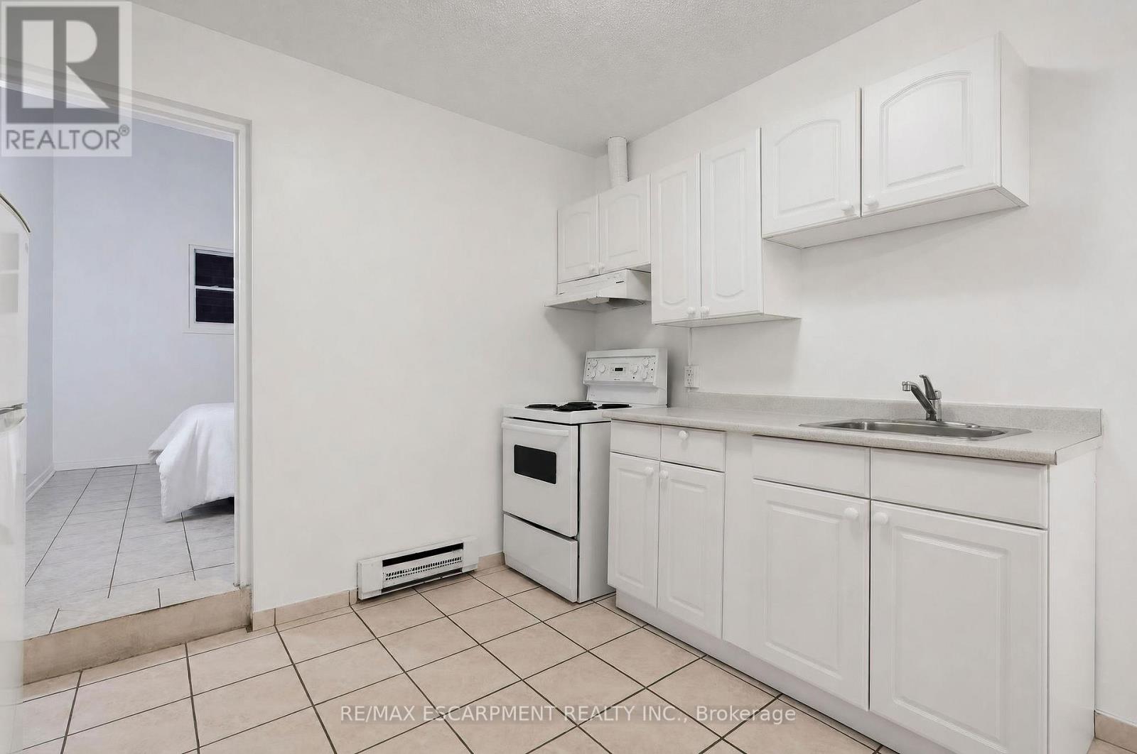 9 - 492 Kerr Street, Oakville, Ontario  L6K 3C5 - Photo 5 - W13754484