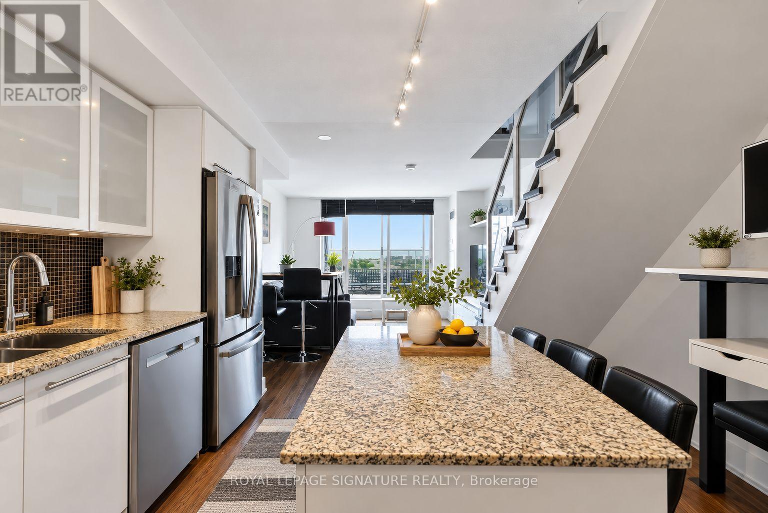 917 - 1040 THE QUEENSWAY, Toronto, Ontario