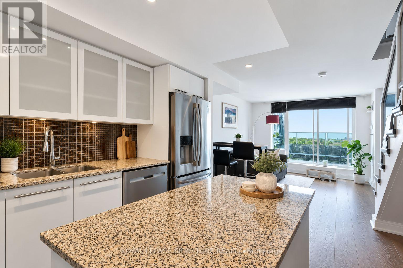 917 - 1040 The Queensway, Toronto, Ontario  M8T 0A7 - Photo 2 - W13754520