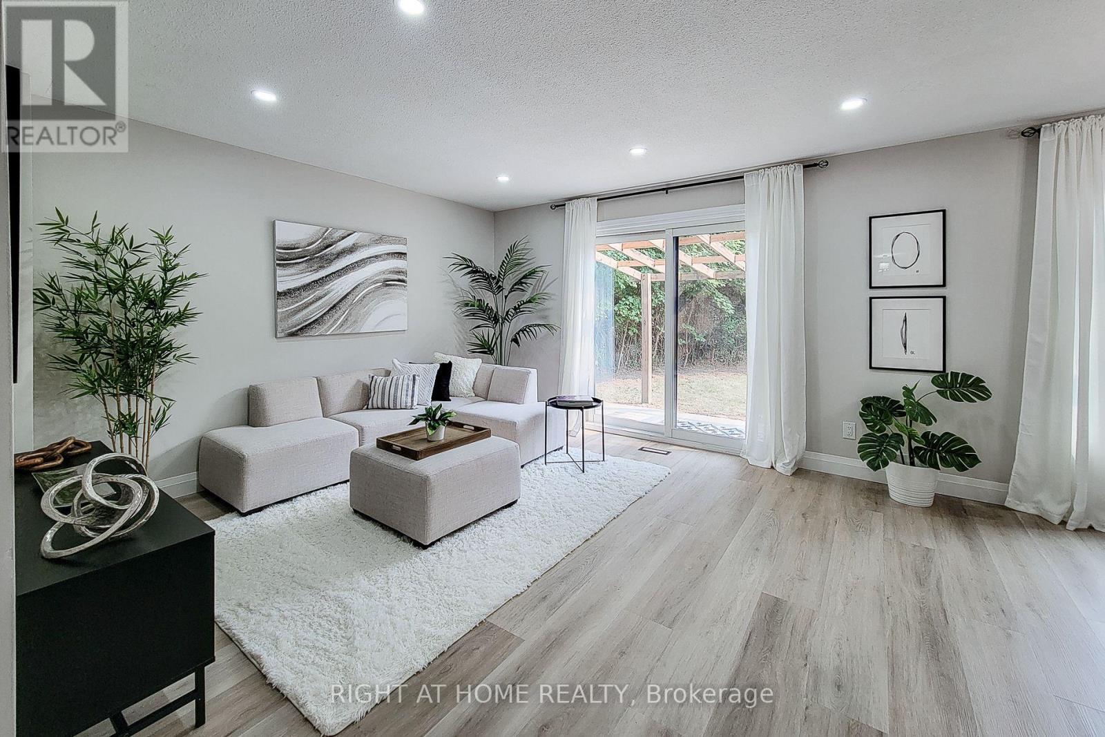 3574 Autumnleaf Crescent, Mississauga, Ontario  L5L 1K5 - Photo 2 - W13754528