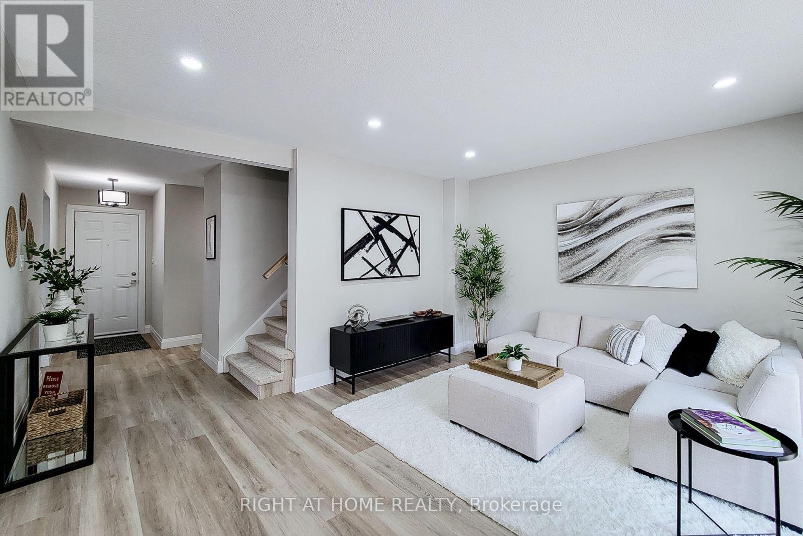 3574 Autumnleaf Crescent, Mississauga, Ontario  L5L 1K5 - Photo 3 - W13754528