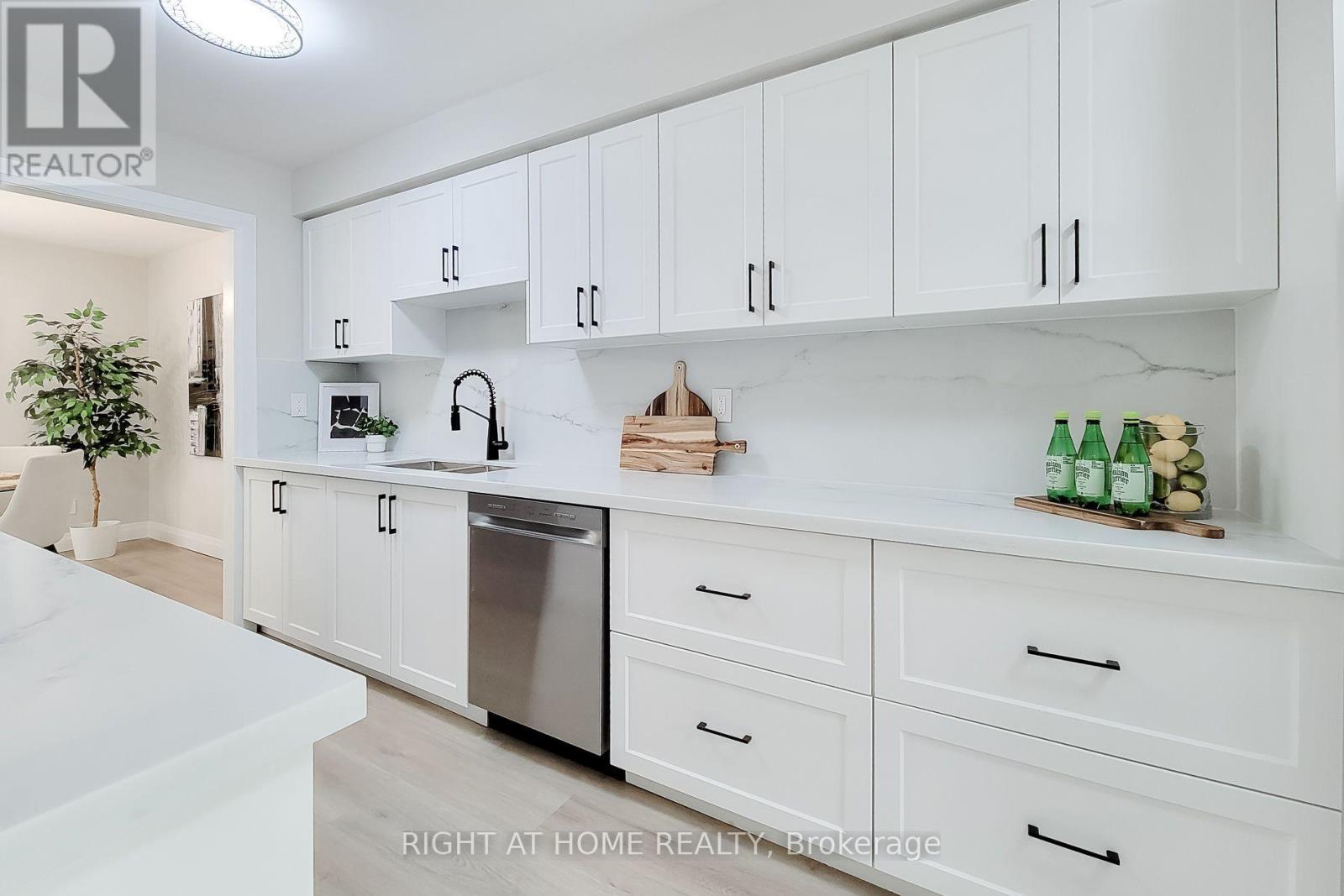 3574 Autumnleaf Crescent, Mississauga, Ontario  L5L 1K5 - Photo 6 - W13754528