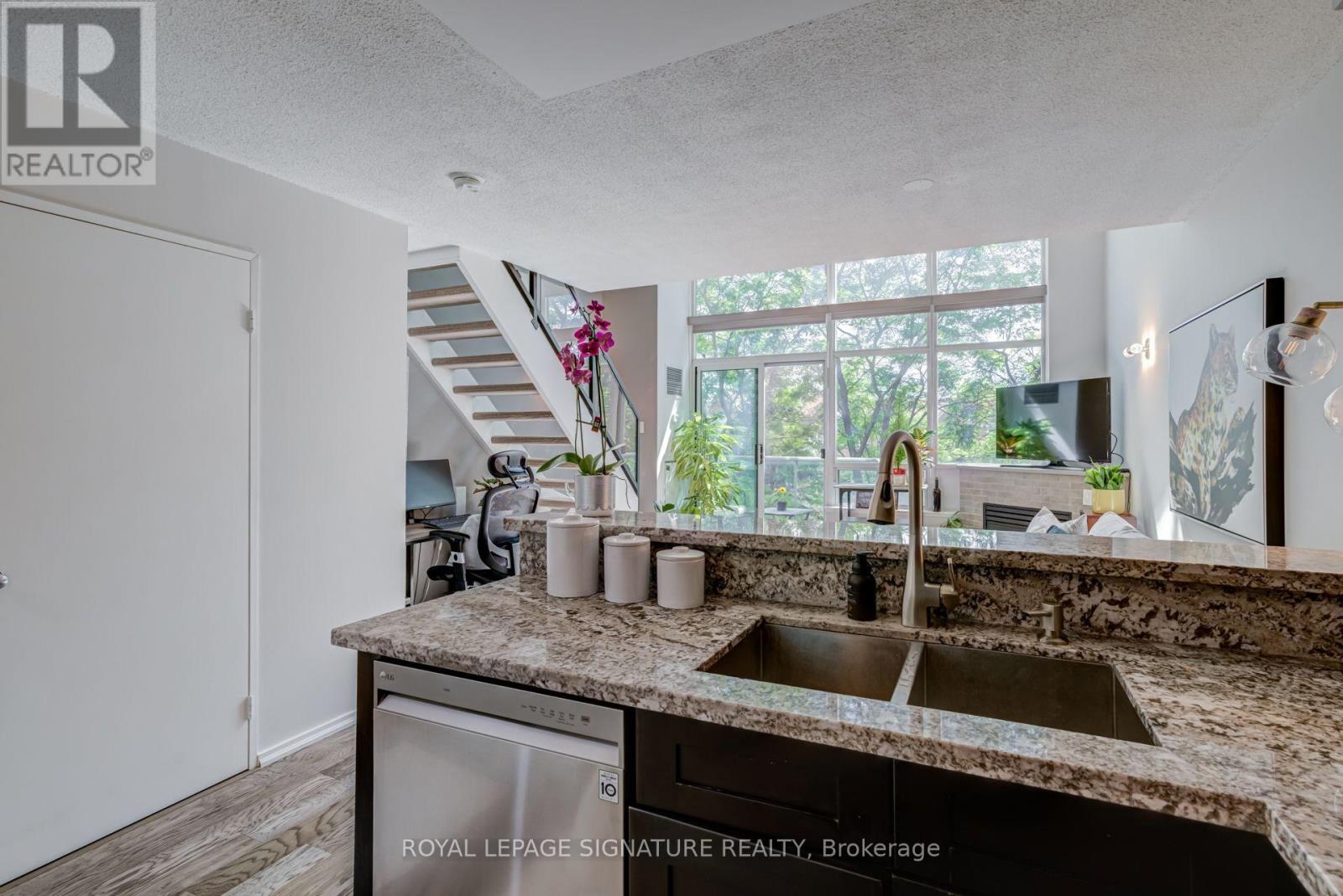 203 - 200 Manitoba Street, Toronto, Ontario  M8Y 3Y9 - Photo 2 - W13754556