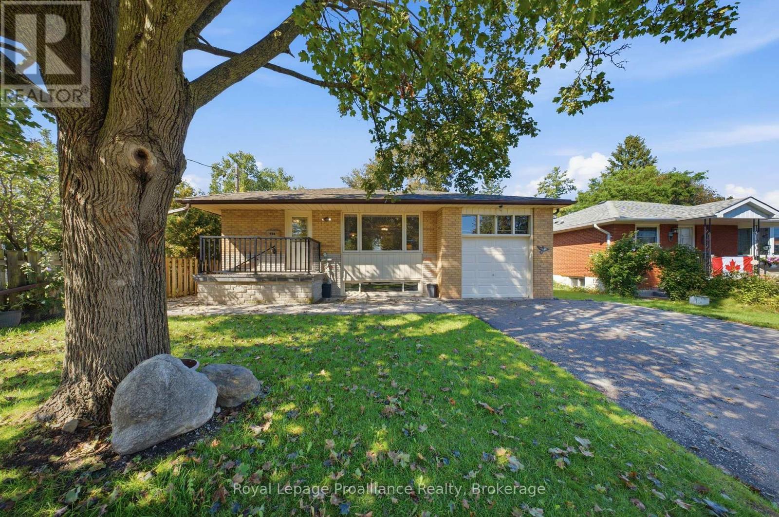 400 Harris Street, Whitby, Ontario  L1N 3C5 - Photo 2 - E13754138