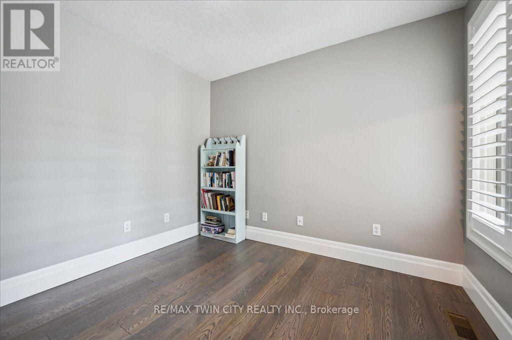 537 Havendale Place, Waterloo, Ontario  N2L 0G2 - Photo 17 - X13754348