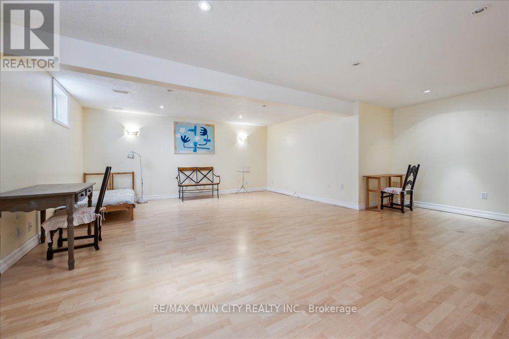 537 Havendale Place, Waterloo, Ontario  N2L 0G2 - Photo 31 - X13754348