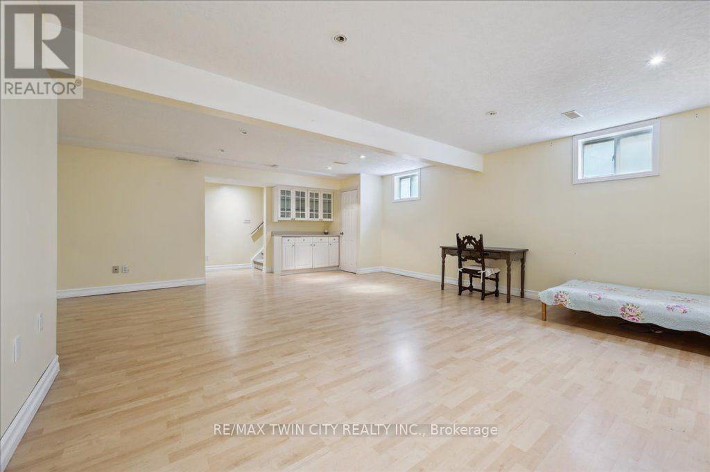 537 Havendale Place, Waterloo, Ontario  N2L 0G2 - Photo 33 - X13754348