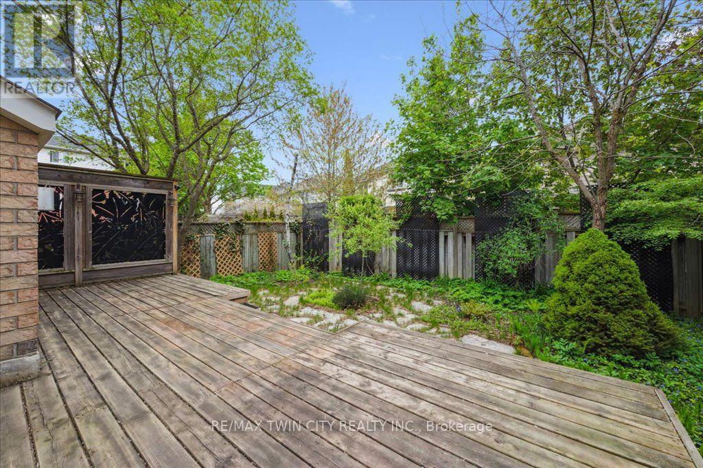 537 Havendale Place, Waterloo, Ontario  N2L 0G2 - Photo 34 - X13754348