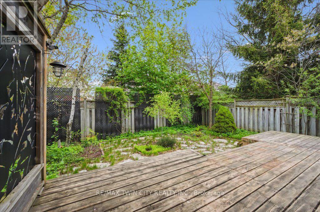 537 Havendale Place, Waterloo, Ontario  N2L 0G2 - Photo 35 - X13754348