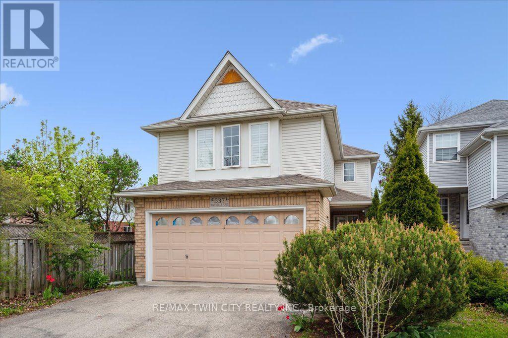 537 Havendale Place, Waterloo, Ontario  N2L 0G2 - Photo 4 - X13754348