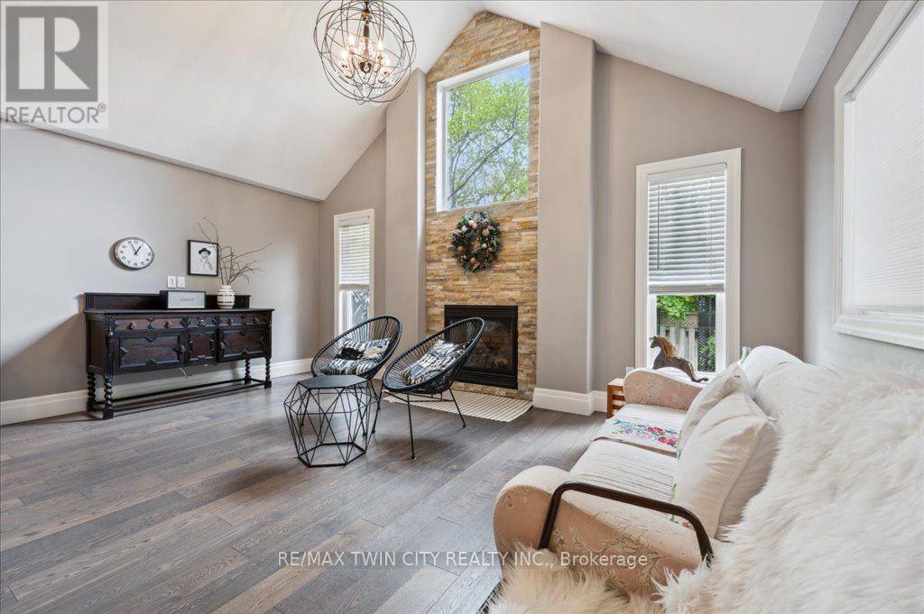 537 Havendale Place, Waterloo, Ontario  N2L 0G2 - Photo 7 - X13754348