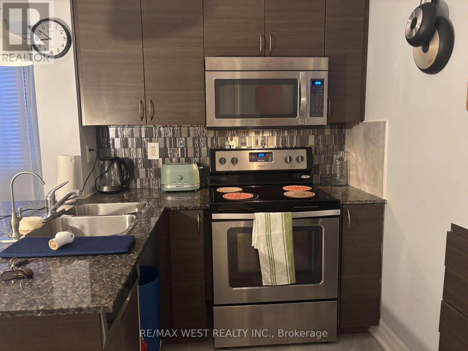 102 - 5 Sousa Mendes Street, Toronto, Ontario  M6P 0A8 - Photo 3 - W13513378
