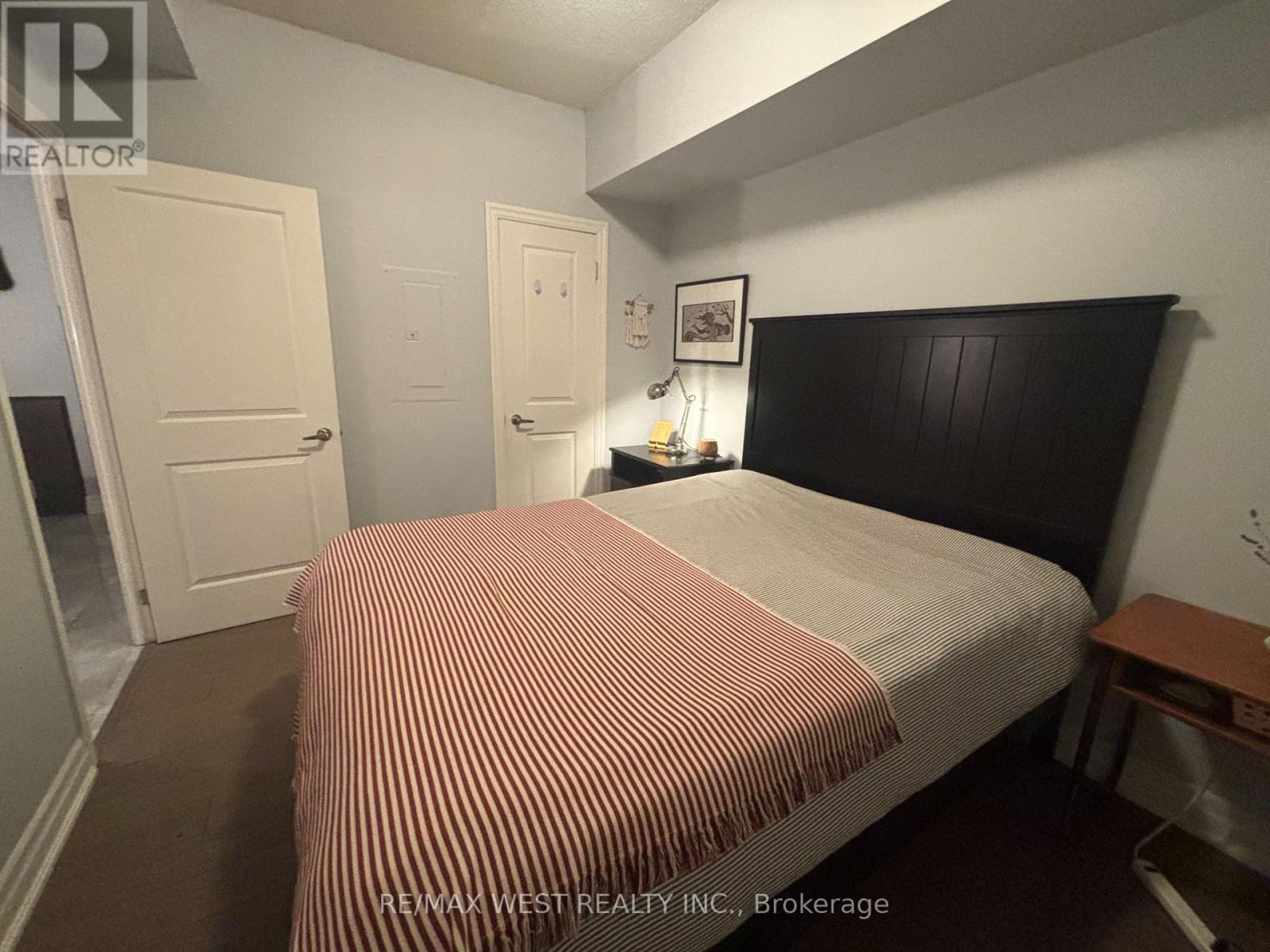 102 - 5 Sousa Mendes Street, Toronto, Ontario  M6P 0A8 - Photo 5 - W13513378