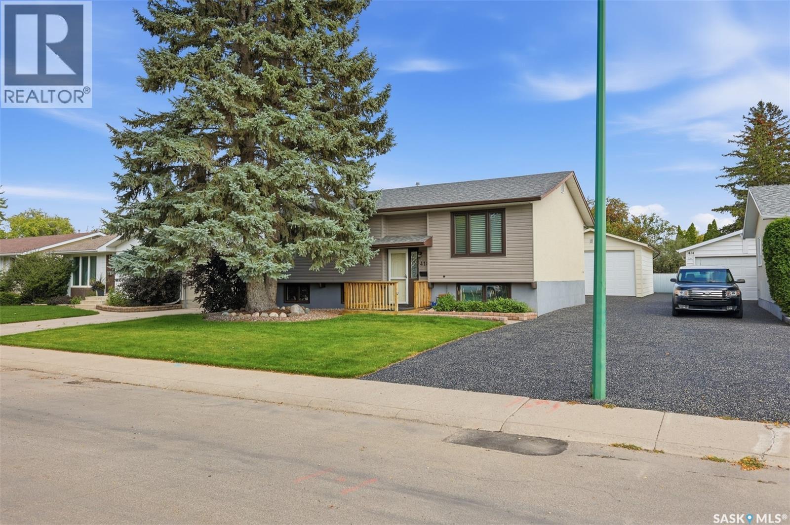 418 Laval Crescent, Saskatoon, Saskatchewan  S7H 4K9 - Photo 2 - SK047595