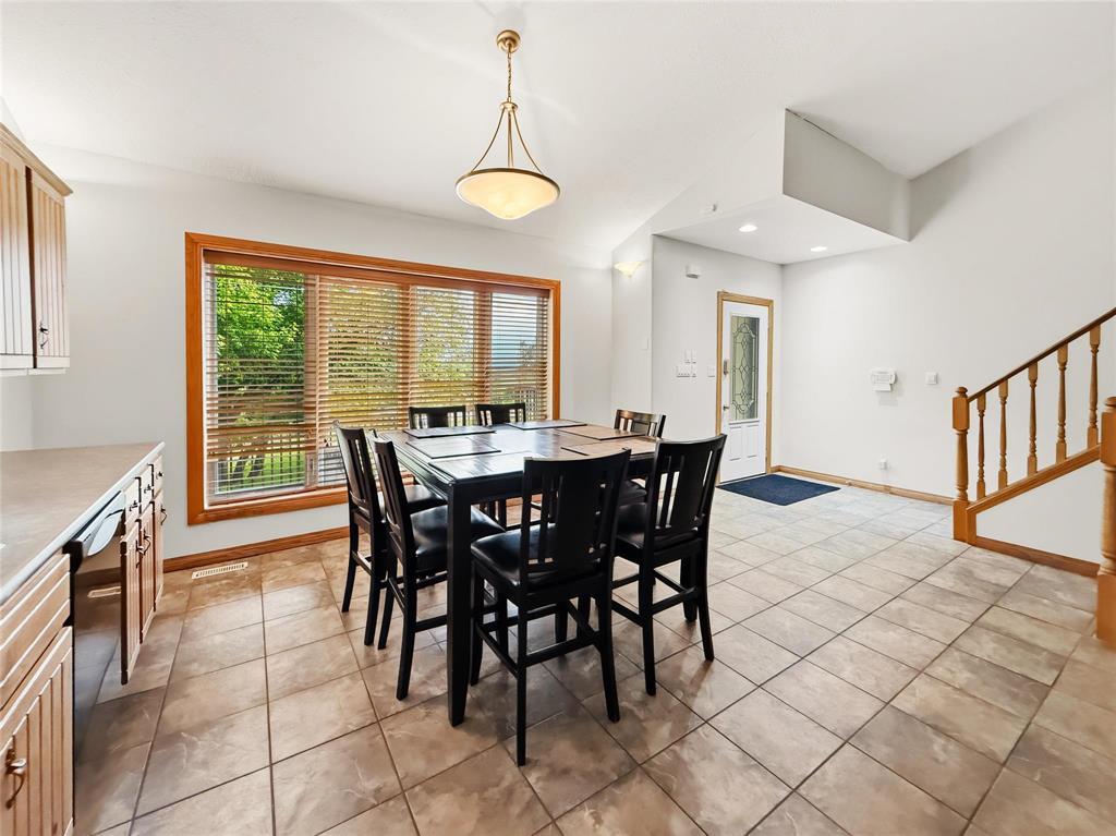 2005 Braecrest Drive, Brandon, Manitoba  R7A 1A3 - Photo 4 - 202622472