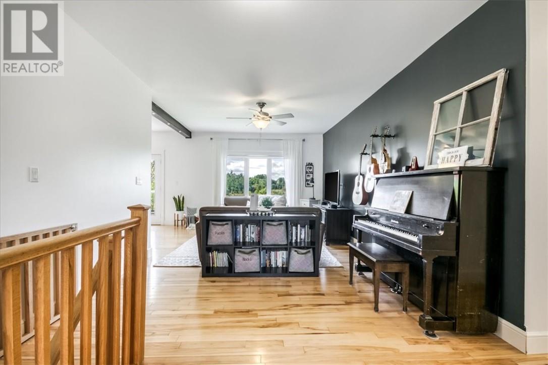41 Bay Street, Whitefish, Ontario  P0M 3E0 - Photo 4 - 2130174