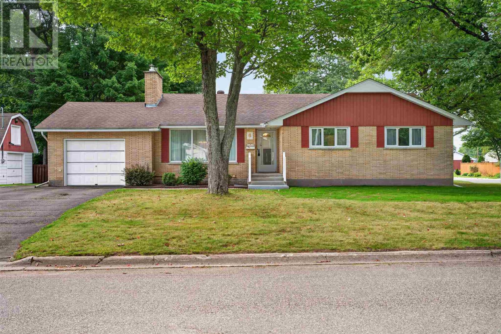6 Pinemore BLVD, Sault Ste. Marie, Ontario