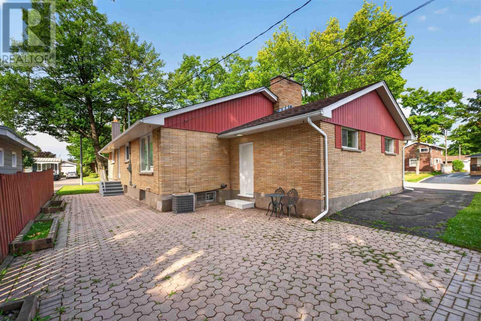 6 Pinemore Blvd, Sault Ste. Marie, Ontario  P6B 4E3 - Photo 3 - SM262452