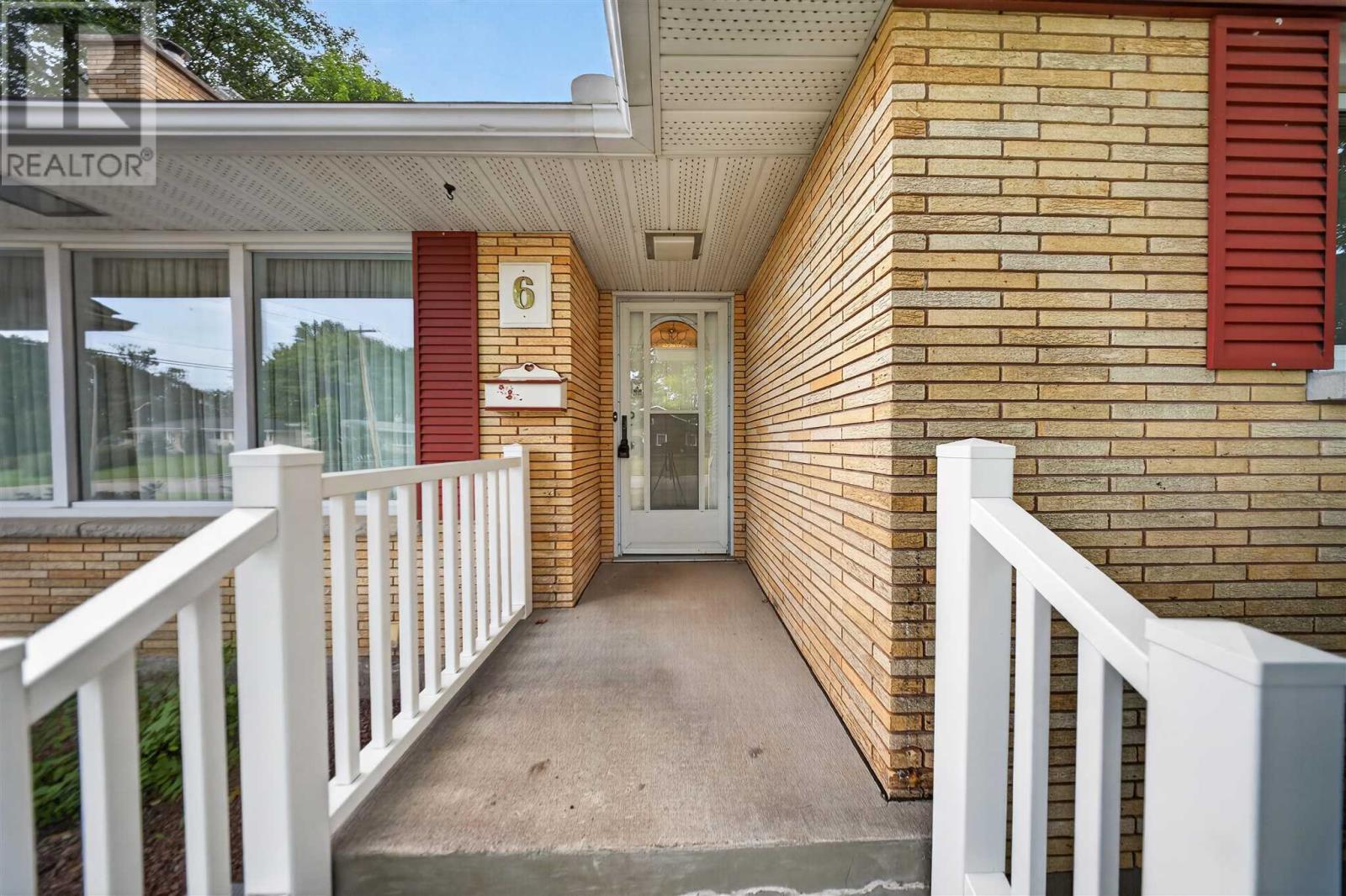 6 Pinemore Blvd, Sault Ste. Marie, Ontario  P6B 4E3 - Photo 4 - SM262452