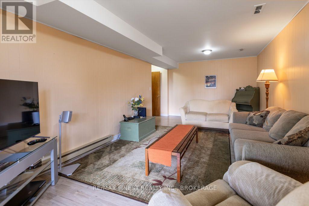 1043 Lincoln Drive, Kingston, Ontario  K7M 4Z3 - Photo 10 - X13754710