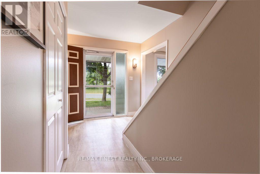 1043 Lincoln Drive, Kingston, Ontario  K7M 4Z3 - Photo 4 - X13754710