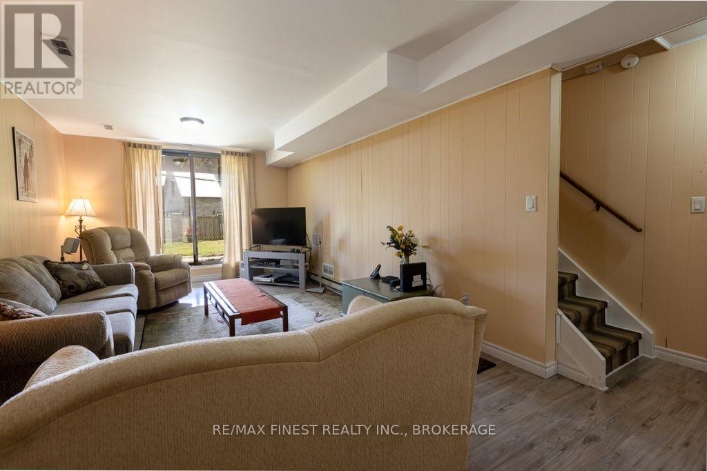 1043 Lincoln Drive, Kingston, Ontario  K7M 4Z3 - Photo 8 - X13754710