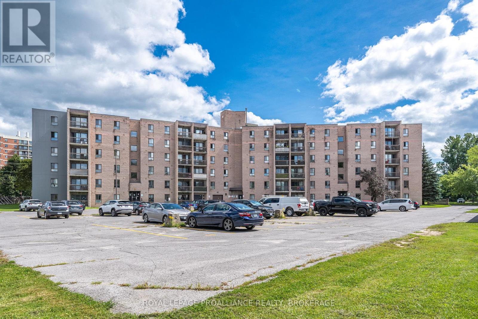 112 - 17 Eldon Hall Place, Kingston, Ontario  K7M 7H5 - Photo 3 - X13754746