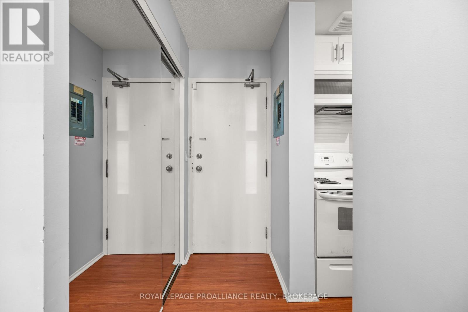 112 - 17 Eldon Hall Place, Kingston, Ontario  K7M 7H5 - Photo 4 - X13754746