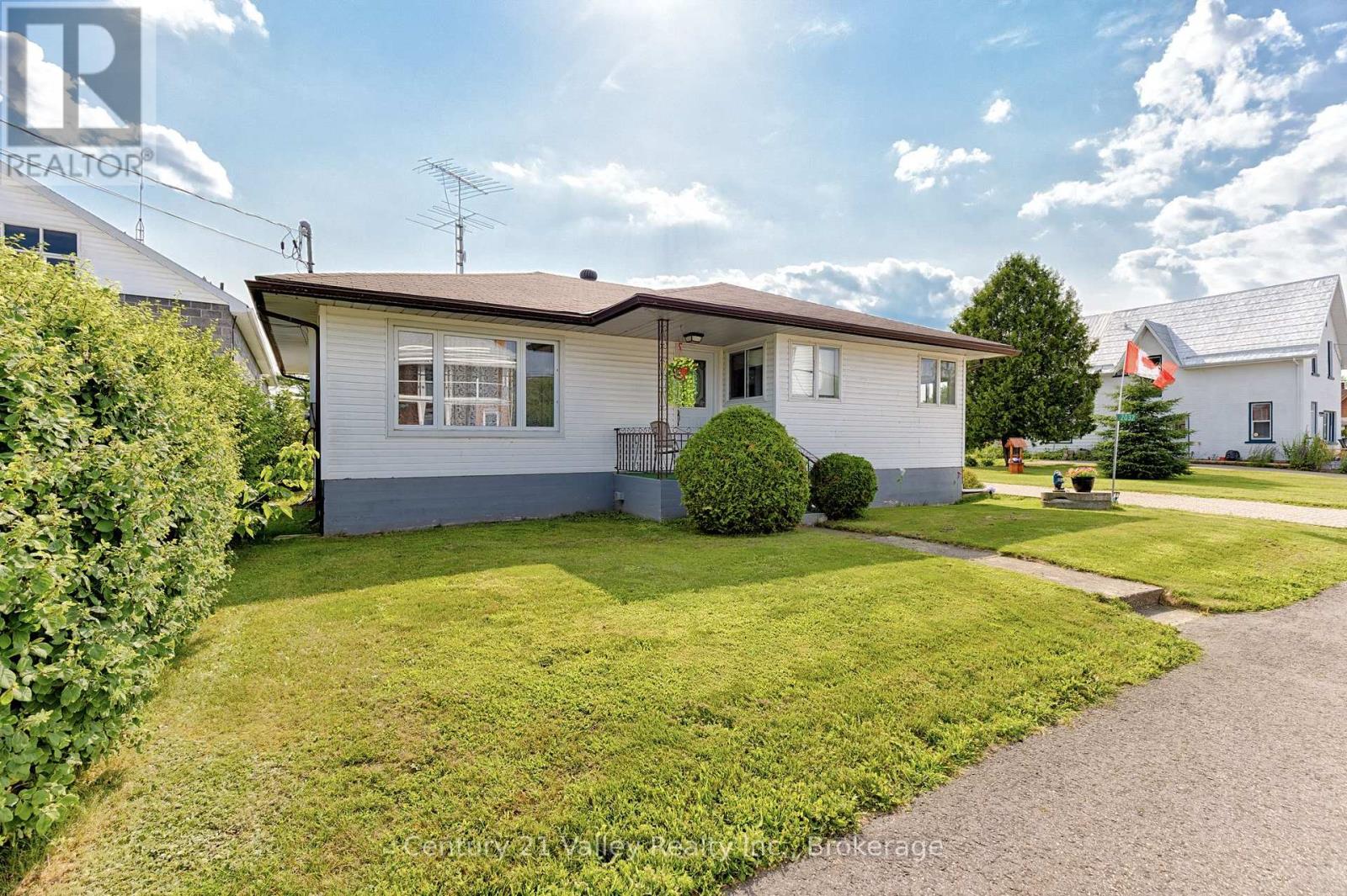 2032 FORESTERS FALLS ROAD, Whitewater Region, Ontario