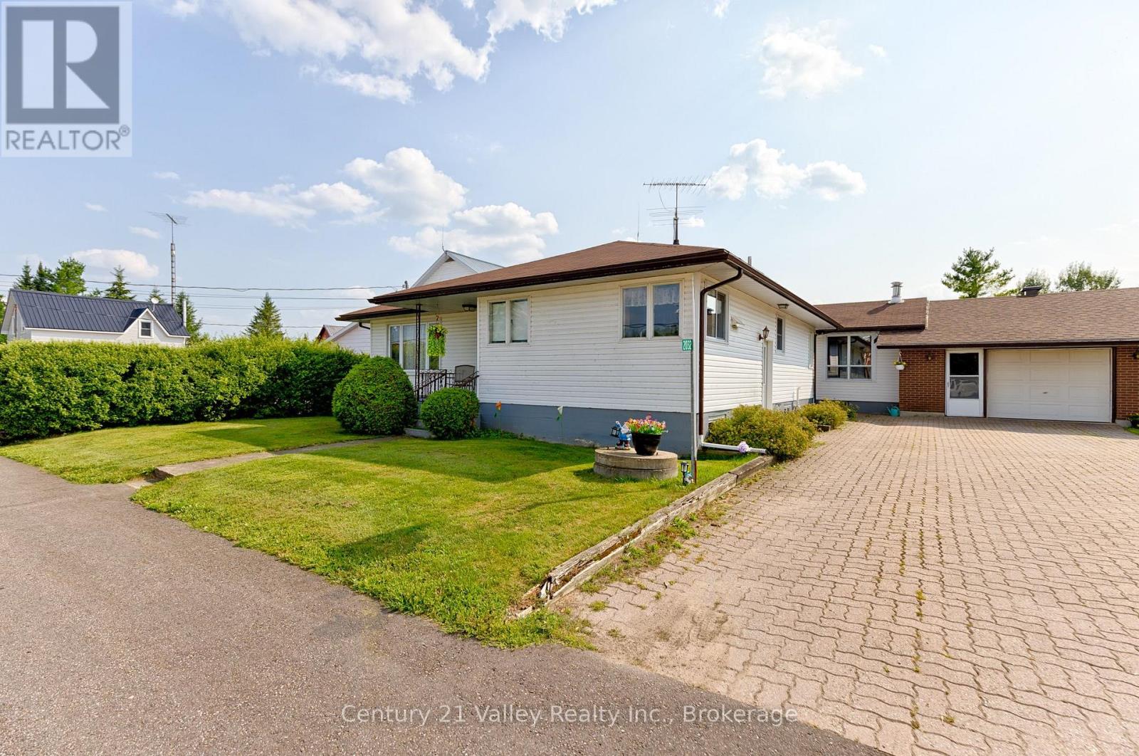 2032 Foresters Falls Road, Whitewater Region, Ontario  K0J 1V0 - Photo 2 - X13754614