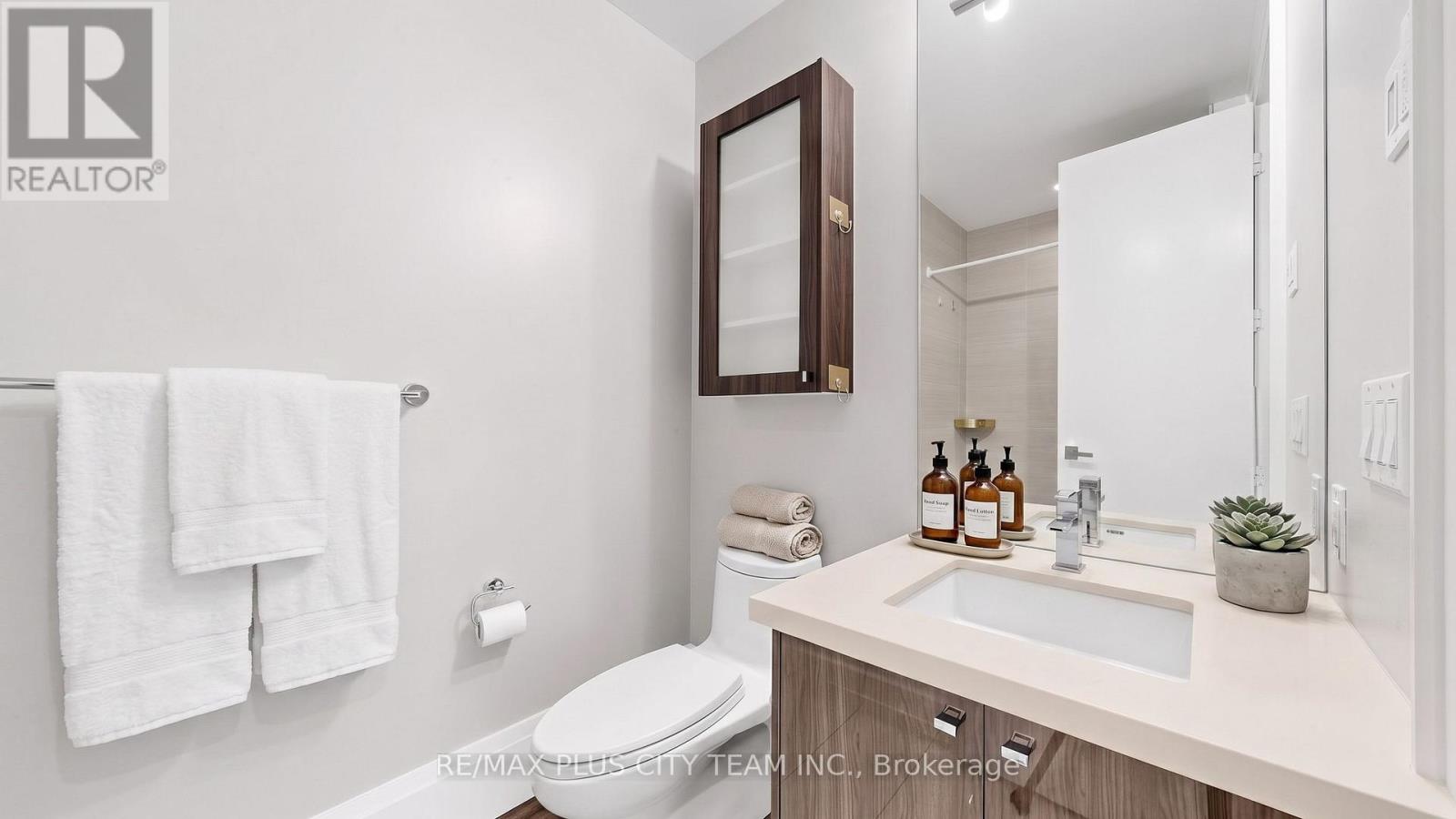 Th122 - 29 Queens Quay E, Toronto, Ontario  M5E 0A5 - Photo 11 - C13754586