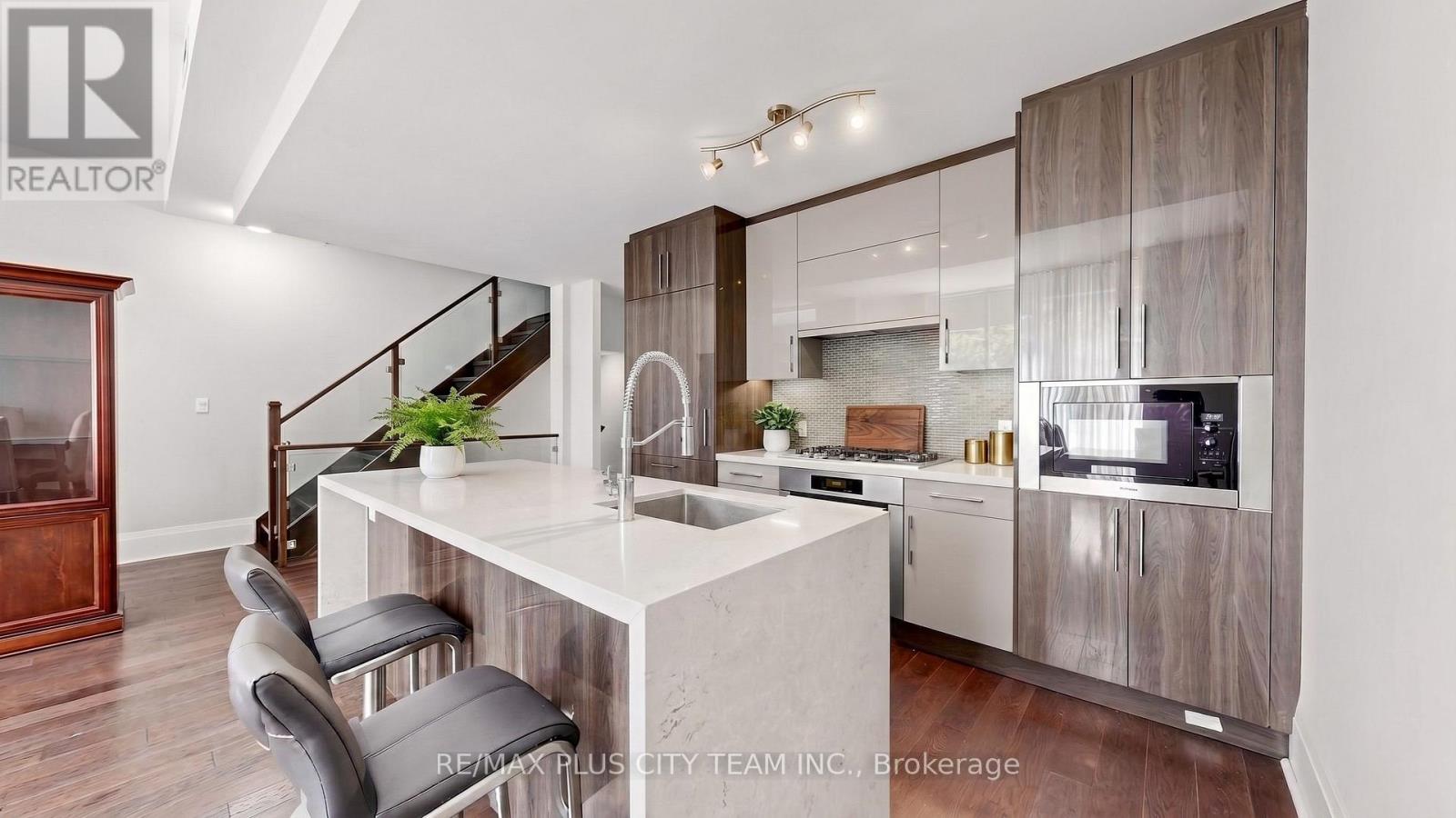Th122 - 29 Queens Quay E, Toronto, Ontario  M5E 0A5 - Photo 4 - C13754586