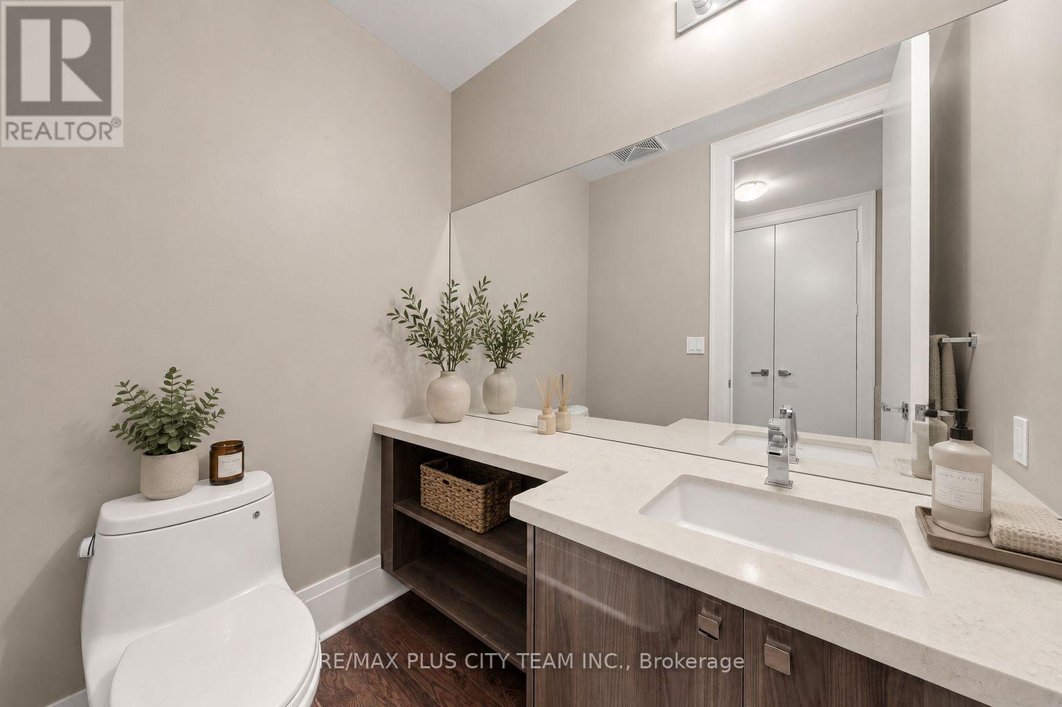 Th122 - 29 Queens Quay E, Toronto, Ontario  M5E 0A5 - Photo 7 - C13754586