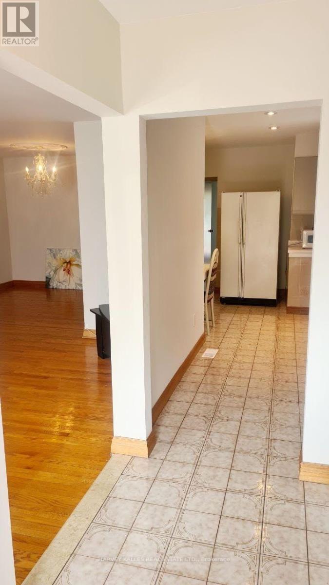 48 Green Bush Road, Toronto, Ontario  M2M 1P3 - Photo 3 - C13754834