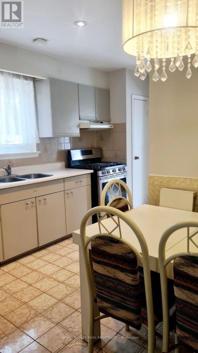 48 Green Bush Road, Toronto, Ontario  M2M 1P3 - Photo 7 - C13754834