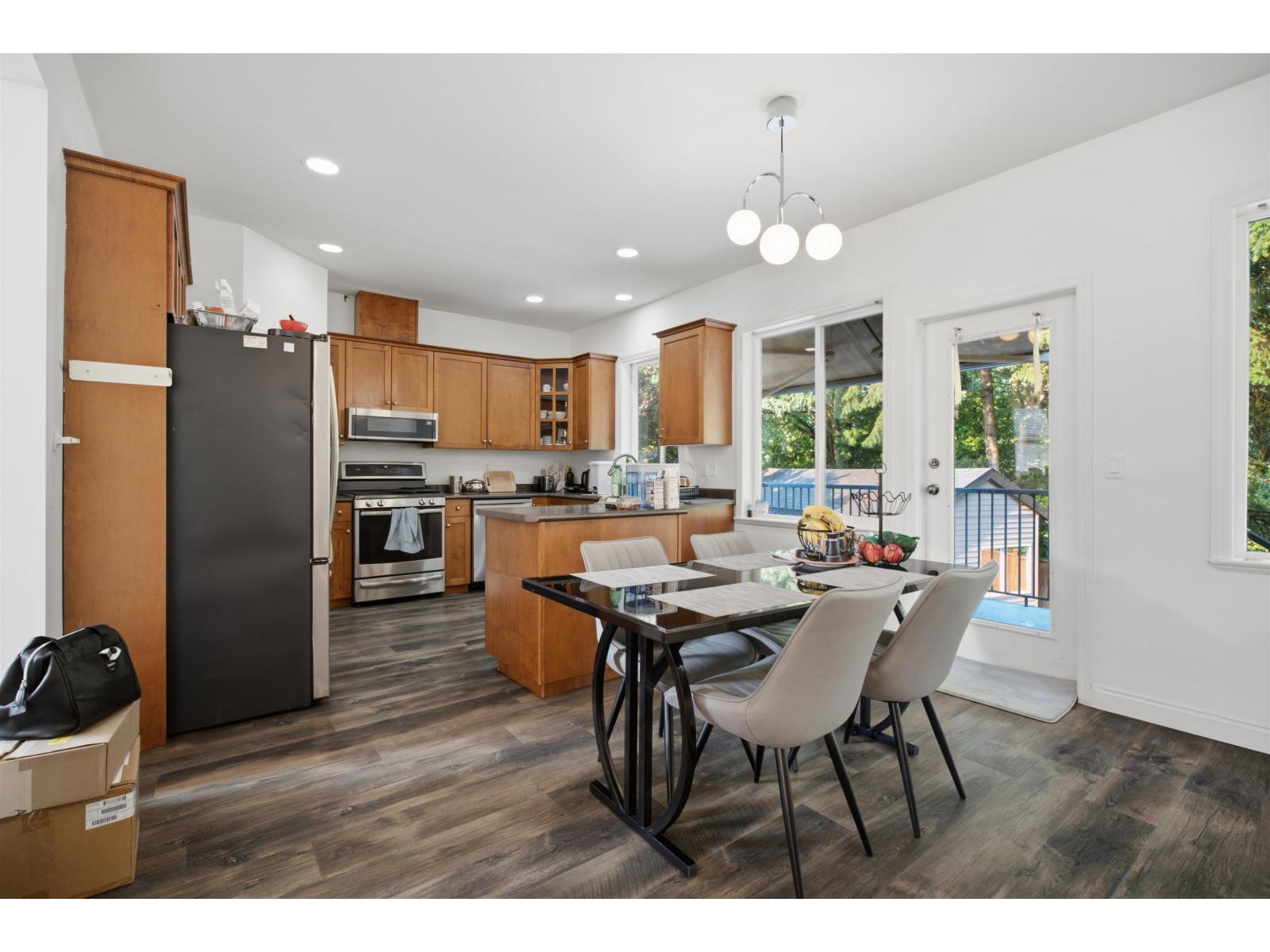 33883 Hollister Place, Mission, British Columbia  V2V 7P6 - Photo 9 - R3159313