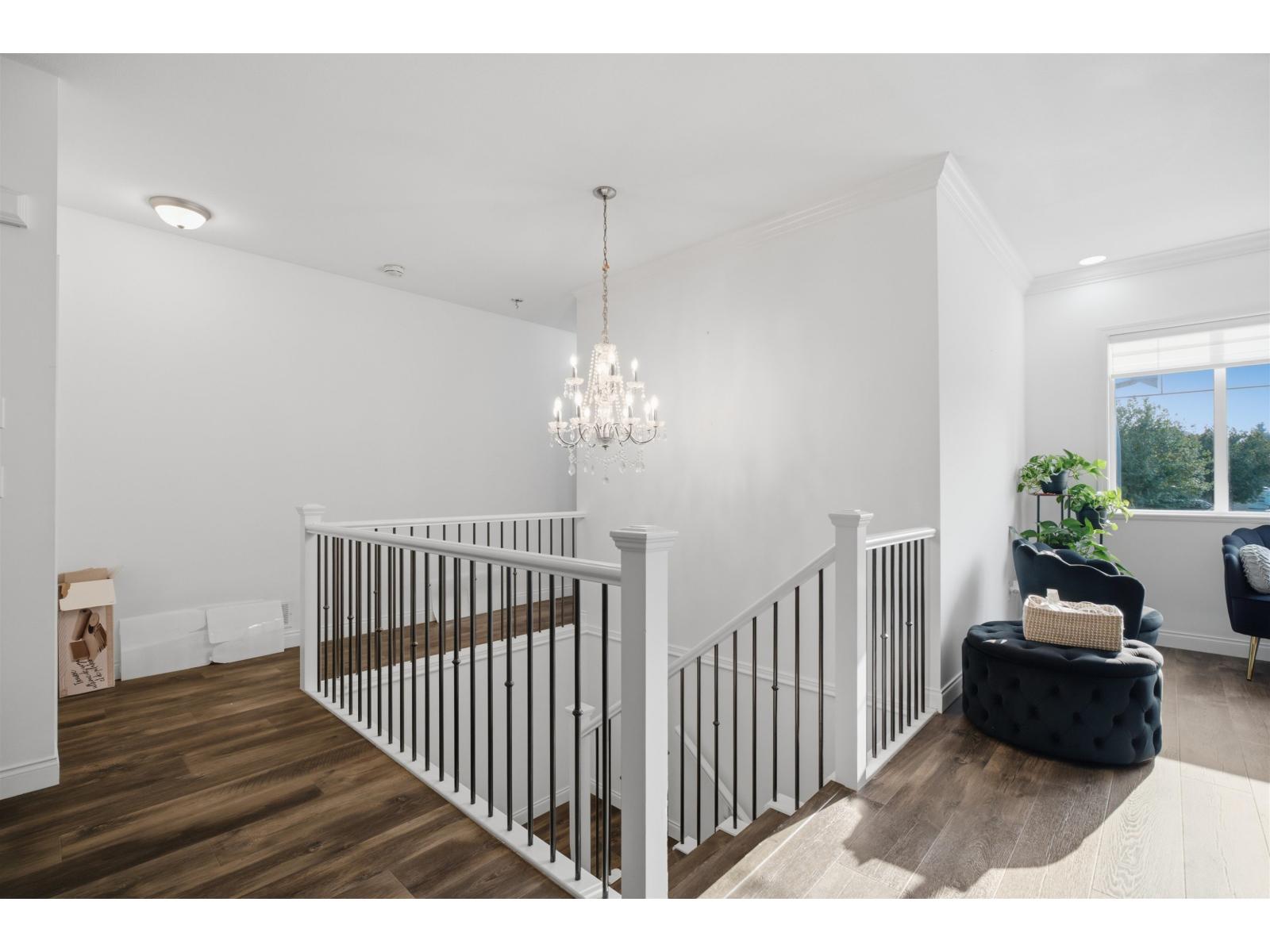 33883 Hollister Place, Mission, British Columbia  V2V 7P6 - Photo 4 - R3159313