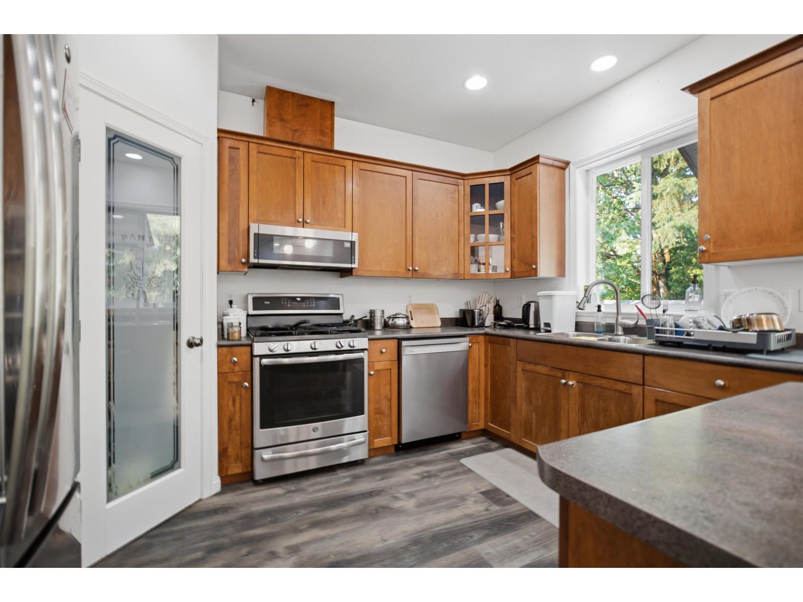 33883 Hollister Place, Mission, British Columbia  V2V 7P6 - Photo 10 - R3159313