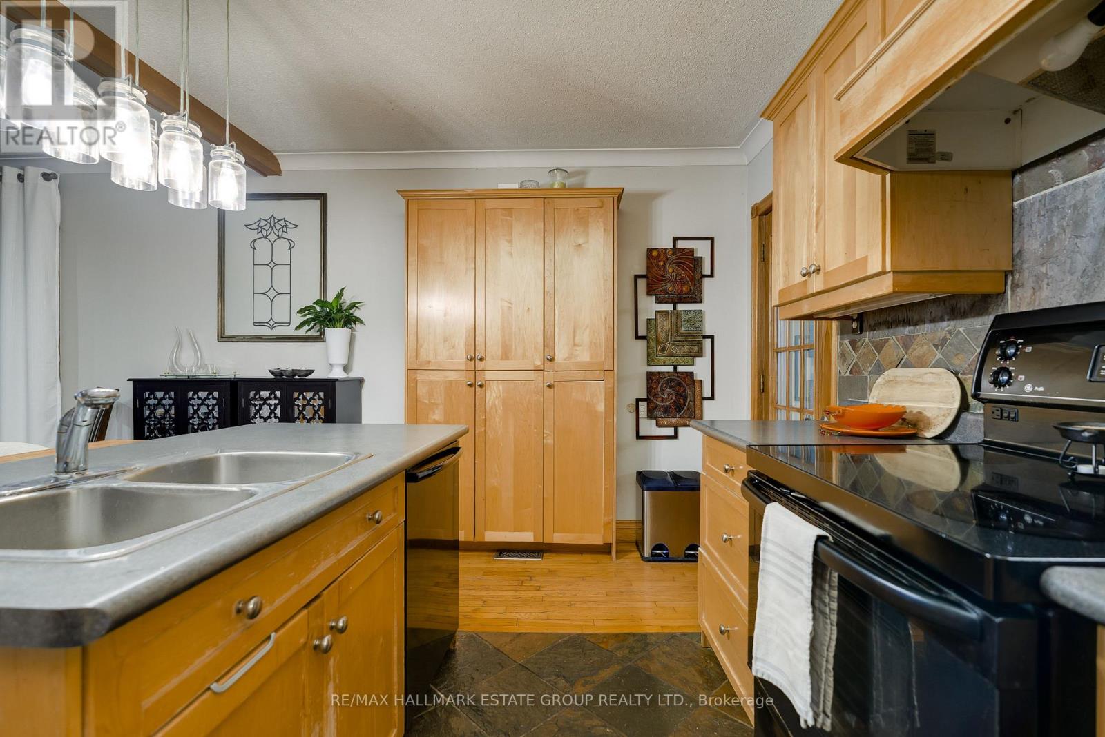88 Glenmore Road, Toronto, Ontario  M4L 3M3 - Photo 14 - E13754680
