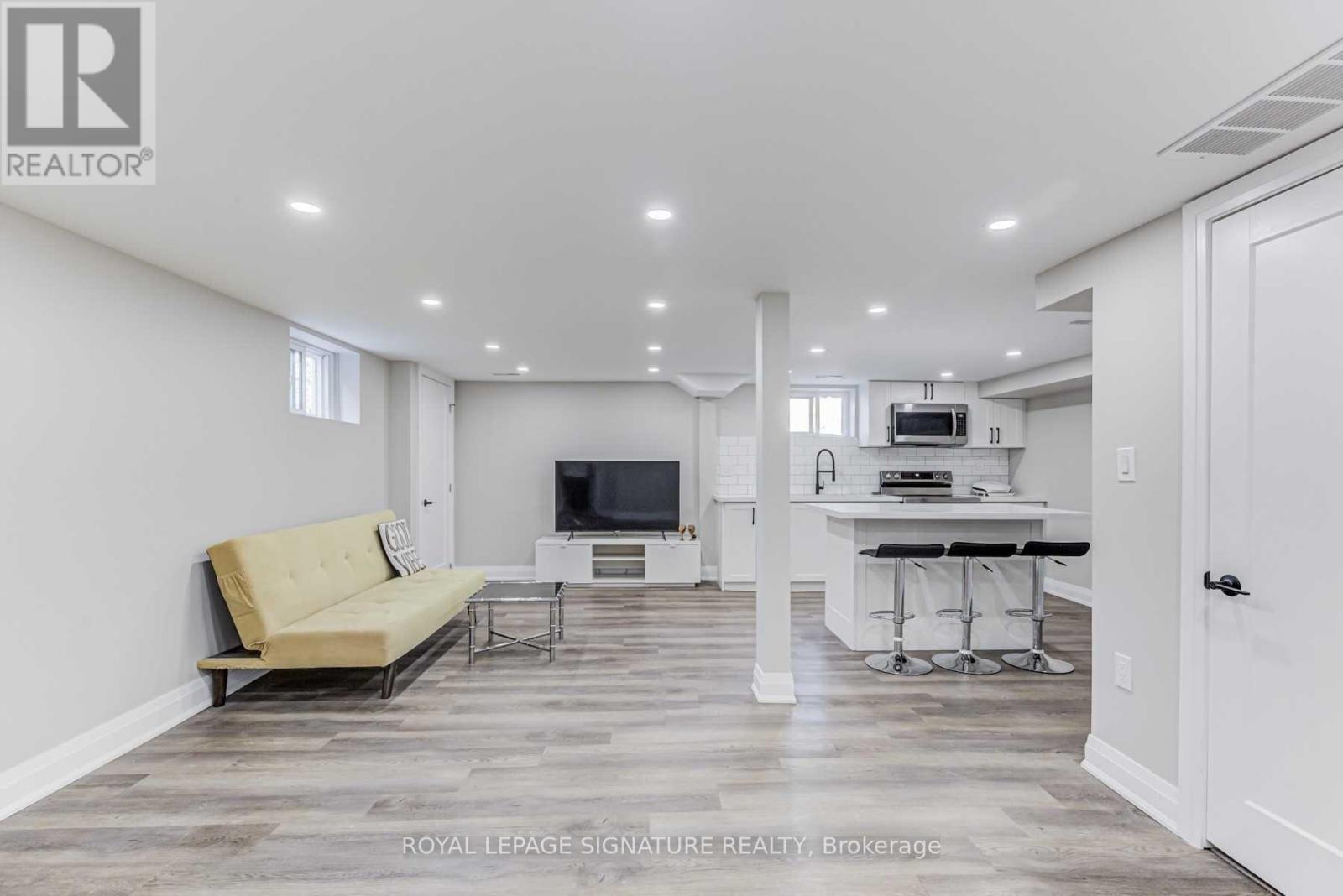 54 Inniswood Drive, Toronto, Ontario  M1R 1E5 - Photo 3 - E13754738