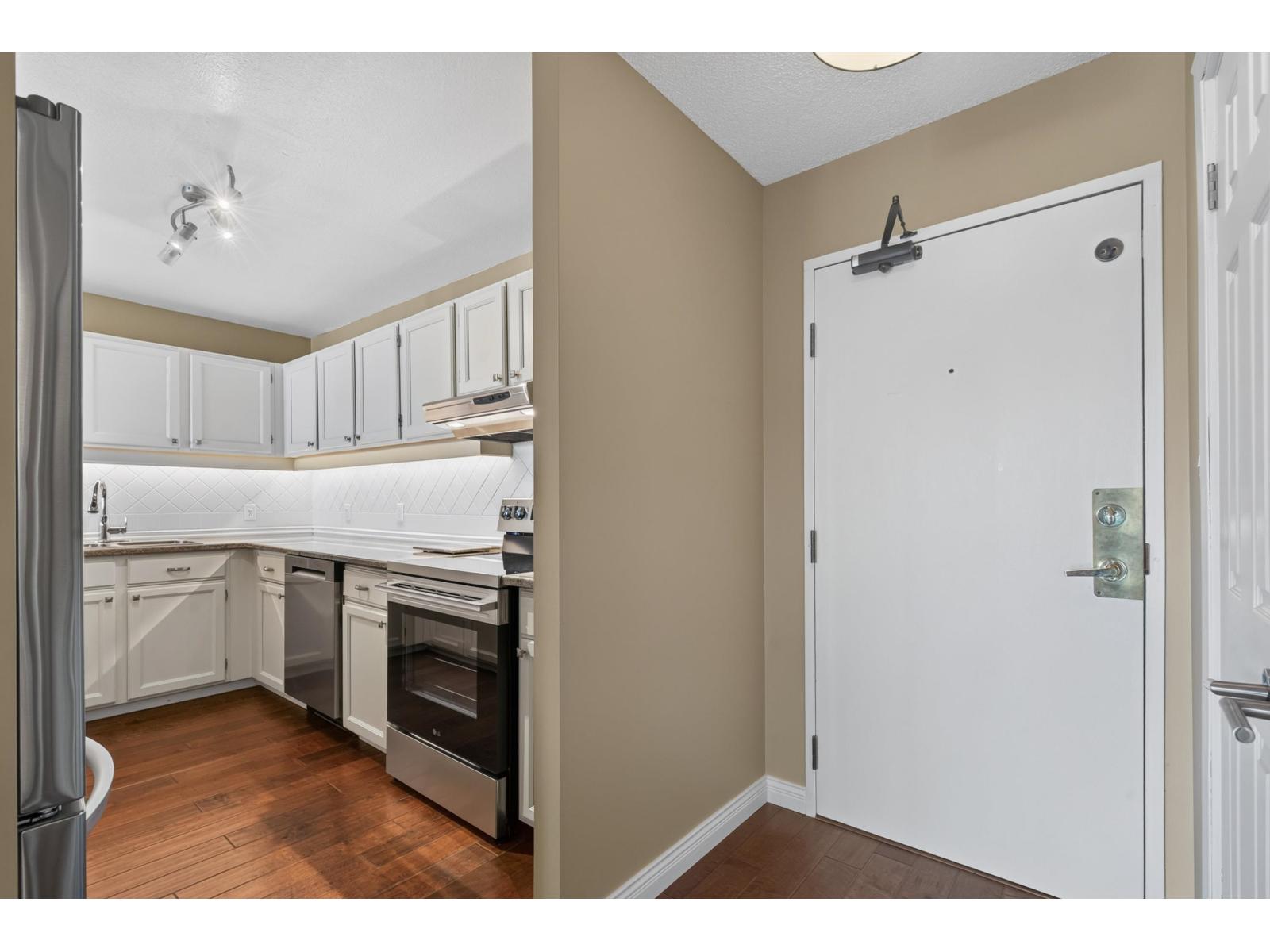 603 1442 Foster Street, White Rock, British Columbia  V4B 3X7 - Photo 4 - R3161922